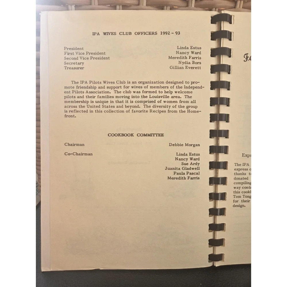 IPA Pilots‎ Wives Club Cookbook Louisville,  Kentucky 1993